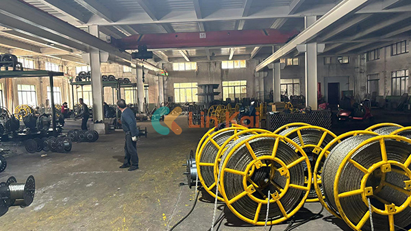 Ningbo Lingkai Co Trealamh Cumhachta Leictrí, Ltd. Seoltar Rópa Cruach Ardchaighdeáin chuig an Mhalaeisia le haghaidh Seoltóirí ag sreangadh agus ag tarraingt