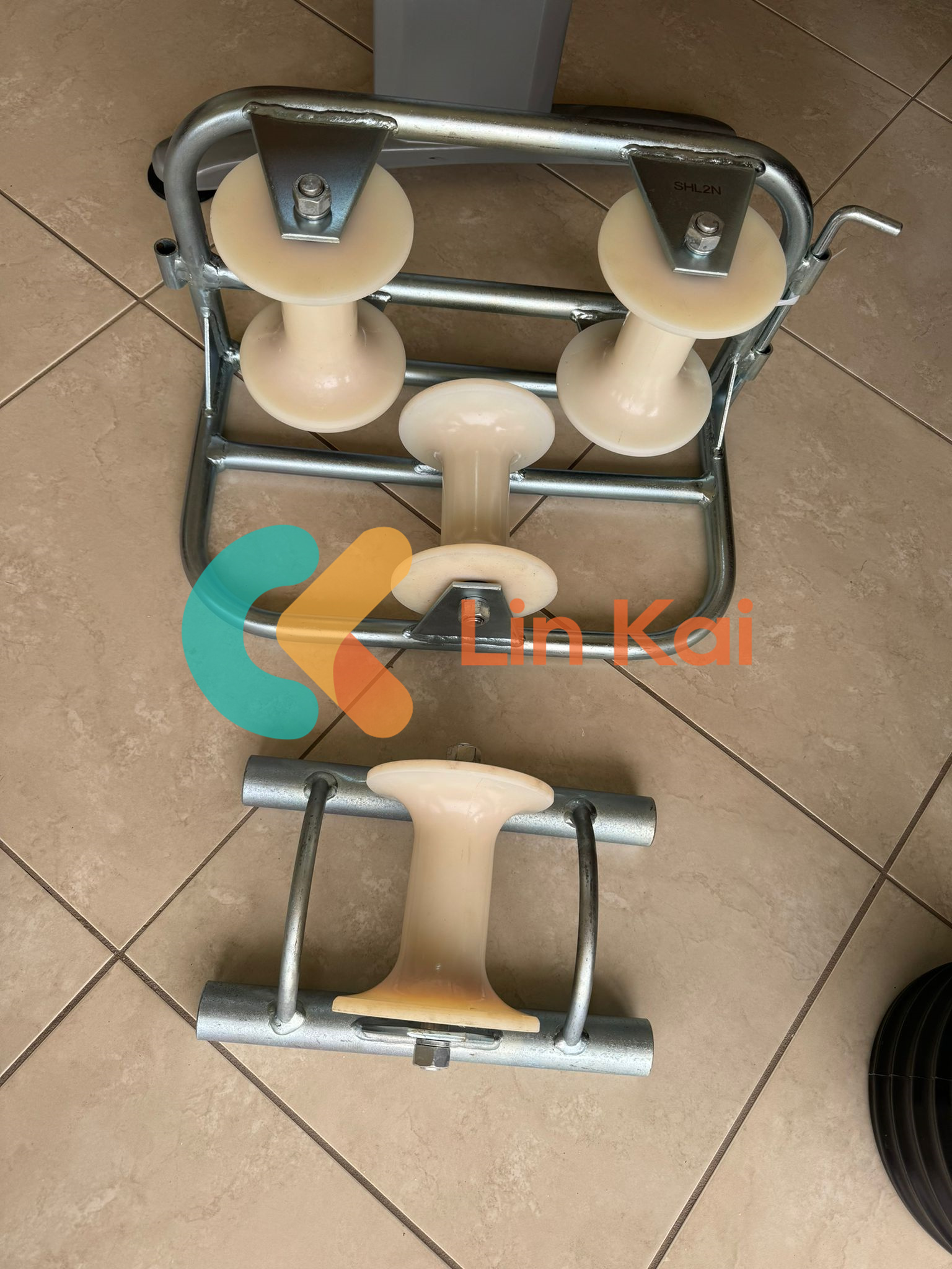 Cad iad feidhm an sorcóir talún cábla den chuid is mó?